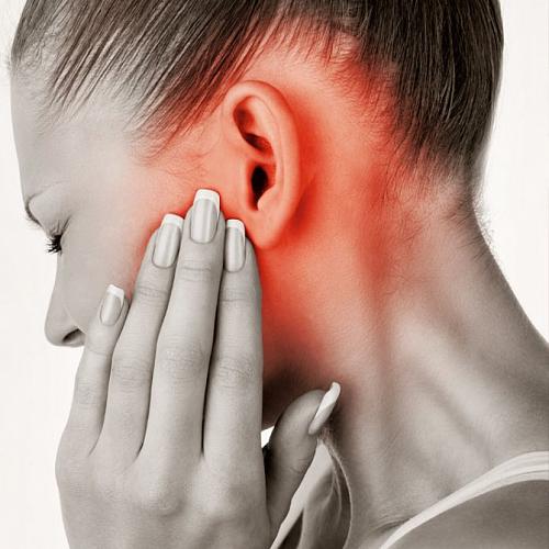 Из-за чего может закладывать уши, симптомы, причины, диагностика и лечение